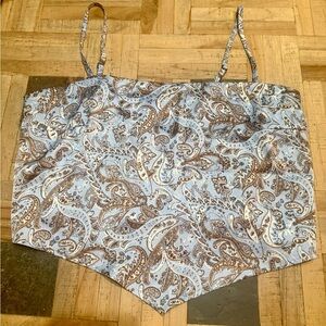 🌻Adorable Hollister Handkerchief Patterned Crop Top